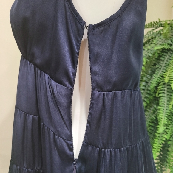 ​🛍️ Stunning Navy Blue V-Neck Tiered Mini Dress - Sleeveless & Flowy Vaca Vibes - Picture 7 of 12
